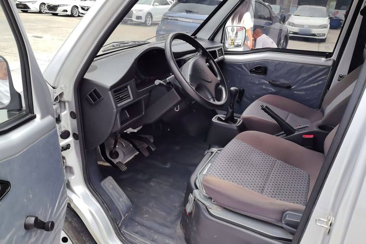 Used Wuling Zhiguang Small Truck 2023 1.5L Double-Cab LAR Interior 2