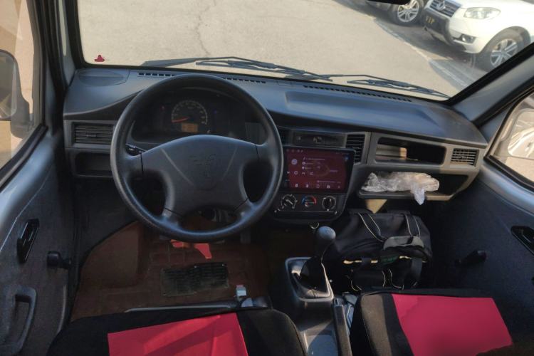 Used Wuling Zhiguang Small Truck 2023 1.5L Double-Cab LAR Interior 2