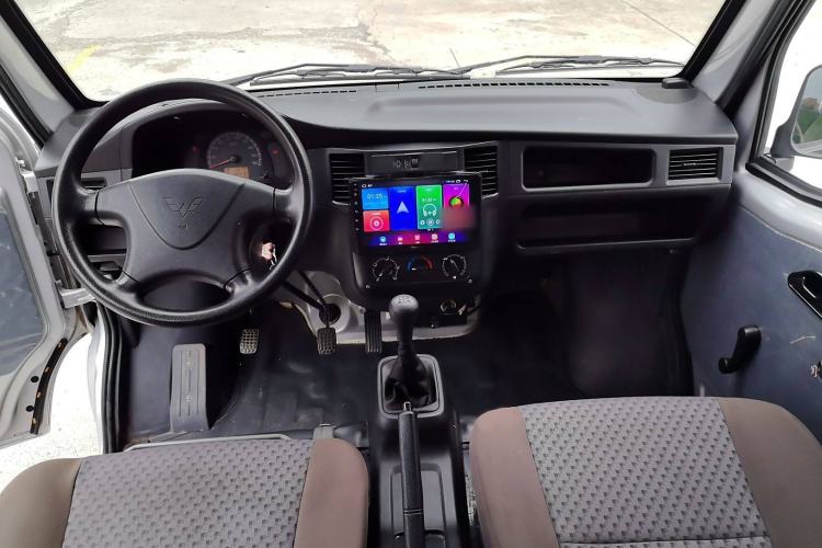 Used Wuling Zhiguang Small Truck 2023 1.5L Double-Cab LAR Interior 3
