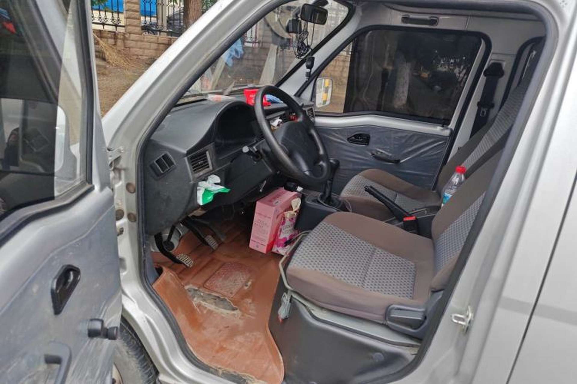 Used Wuling Zhiguang Small Truck 2023 1.5L Double-Cab LAR Interior 3