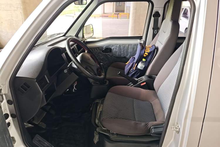 Used Wuling Zhiguang Small Truck 2023 1.5L Double-Cab LAR Left Front Seat