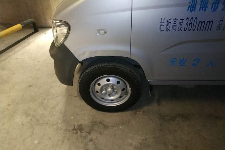 Used Wuling Zhiguang Small Truck 2023 1.5L Single-Row LAR Left Front Wheel Hub