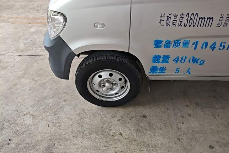 Used Wuling Zhiguang Small Truck 2023 1.5L Double-Cab LAR Left Front Wheel Hub