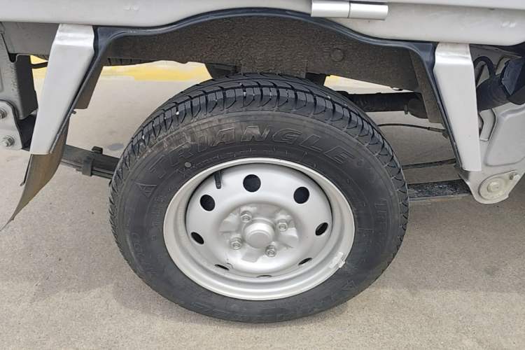 Used Wuling Zhiguang Small Truck 2023 1.5L Single-Row LAR Right Rear Wheel Hub