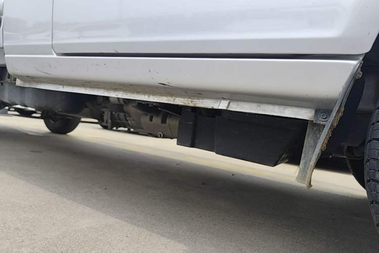 Used Wuling Zhiguang Small Truck 2023 1.5L Single-Row LAR Right Side Sill