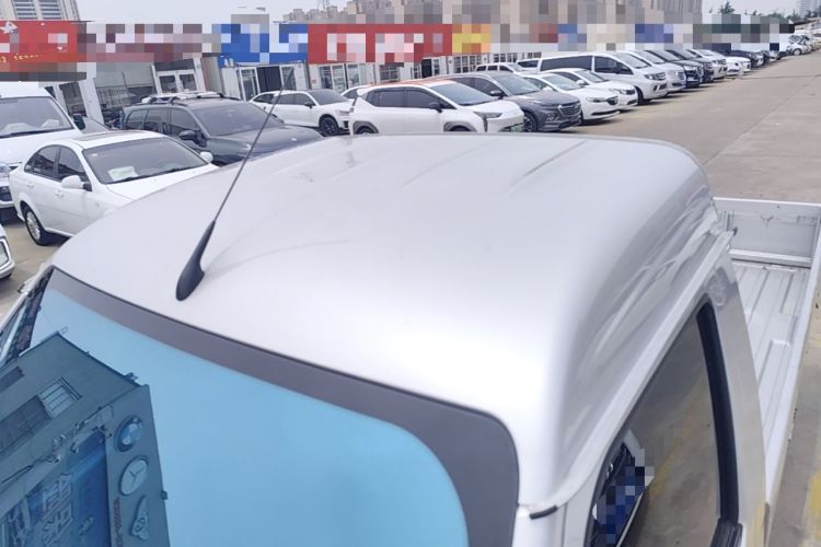 Used Wuling Zhiguang Small Truck 2023 1.5L Single-Row LAR Roof