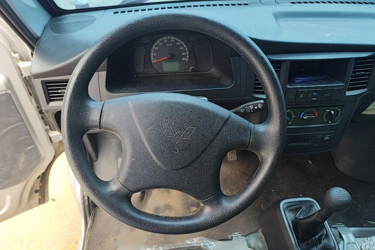 Used Wuling Zhiguang Small Truck 2023 1.5L Single-Row LAR Steering Wheel