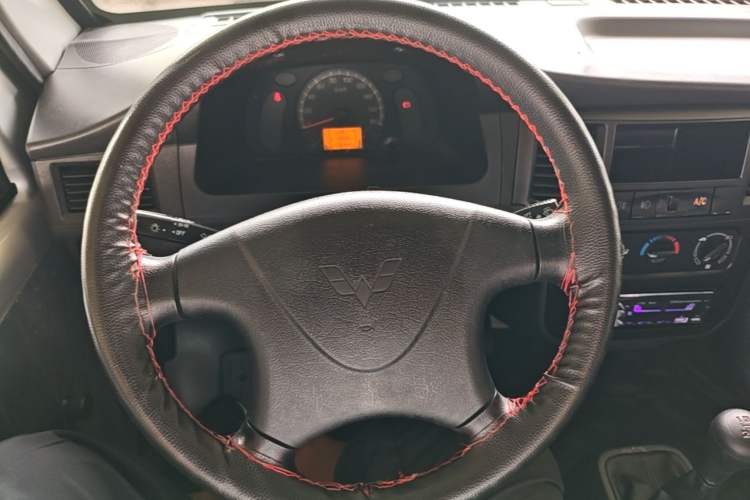 Used Wuling Zhiguang Small Truck 2023 1.5L Double-Cab LAR Steering Wheel