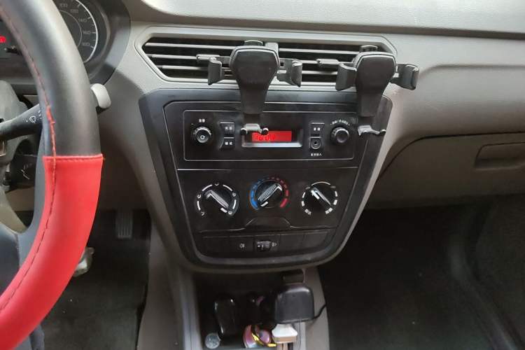Used Wuling Zhiguang V 2017 1.2L Base Version LMH Audio And AC Panel