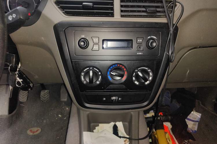 Used Wuling Zhiguang V 2017 1.2L Base Version LMH Audio And AC Panel