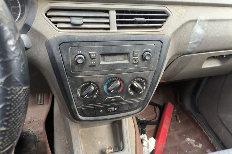 Used Wuling Zhiguang V 2017 1.2L Base Version LMH Audio And AC Panel