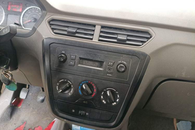 Used Wuling Zhiguang V 2017 1.2L Base Version LMH Audio And AC Panel