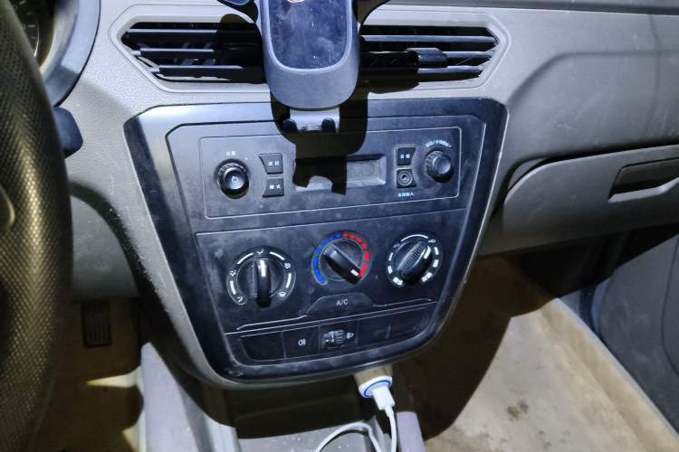 Used Wuling Zhiguang V 2017 1.2L Base Version LMH Audio And AC Panel