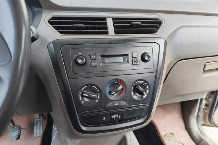 Used Wuling Zhiguang V 2017 1.2L Base Version LMH Audio And AC Panel