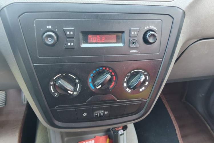 Used Wuling Zhiguang V 2017 1.2L Base Version LMH Audio And AC Panel
