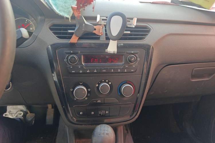 Used Wuling Zhiguang V 2017 1.2L Standard Version I LMH Audio And AC Panel