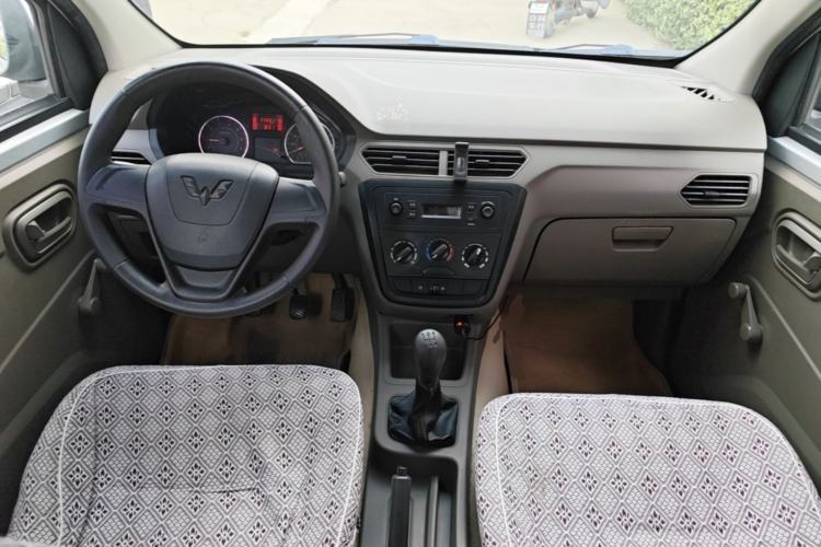 Used Wuling Zhiguang V 2017 1.2L Base Version LMH Center Console