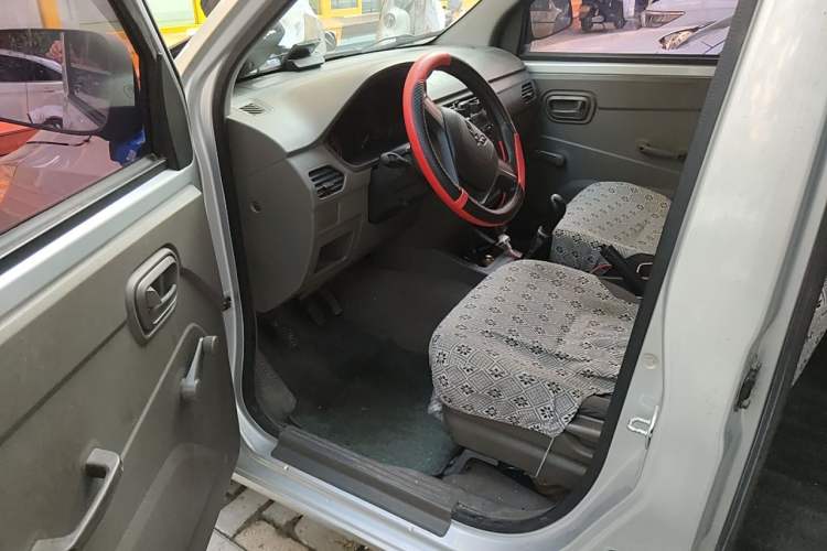 Used Wuling Zhiguang V 2017 1.2L Base Version LMH Driver Seat