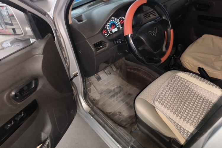 Used Wuling Zhiguang V 2017 1.2L Standard II LMH Driver Seat