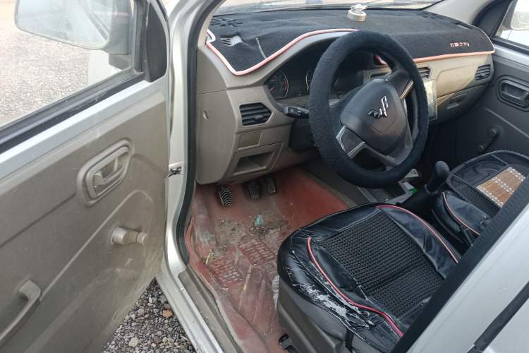 Used Wuling Zhiguang V 2017 1.2L Base Version LMH Driver Seat