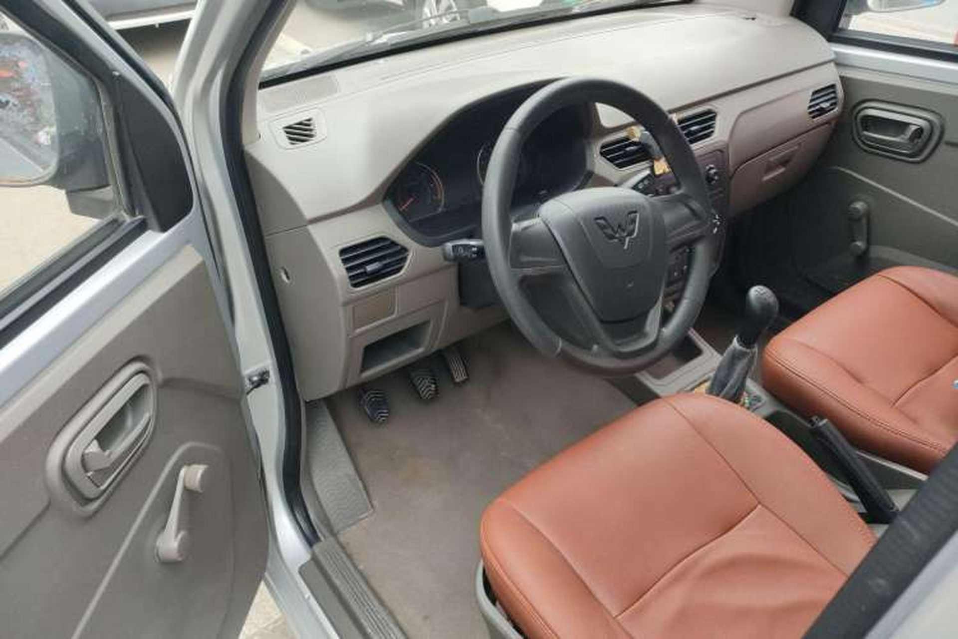 Used Wuling Zhiguang V 2017 1.2L Base Version LMH Driver Seat