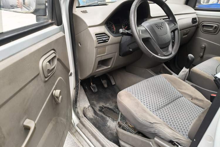 Used Wuling Zhiguang V 2017 1.2L Base Version LMH Driver Seat