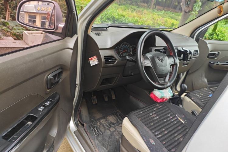 Used Wuling Zhiguang V 2017 1.2L Standard Version I LMH Driver Seat