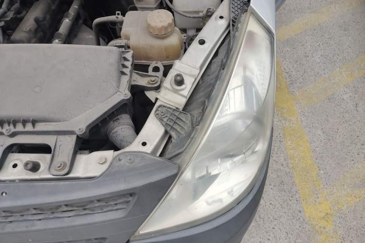 Used Wuling Zhiguang V 2017 1.2L Base Version LMH Engine Bay Left