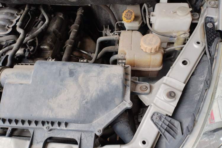 Used Wuling Zhiguang V 2017 1.2L Base Version LMH Engine Bay Left