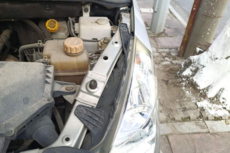 Used Wuling Zhiguang V 2017 1.2L Base Version LMH Engine Bay Left