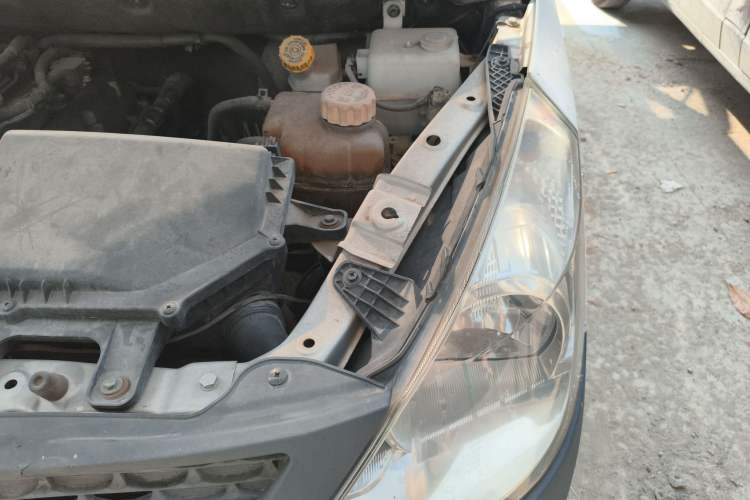 Used Wuling Zhiguang V 2017 1.2L Base Version LMH Engine Bay Left