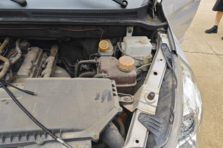 Used Wuling Zhiguang V 2017 1.2L Standard Version I LMH Engine Bay Left