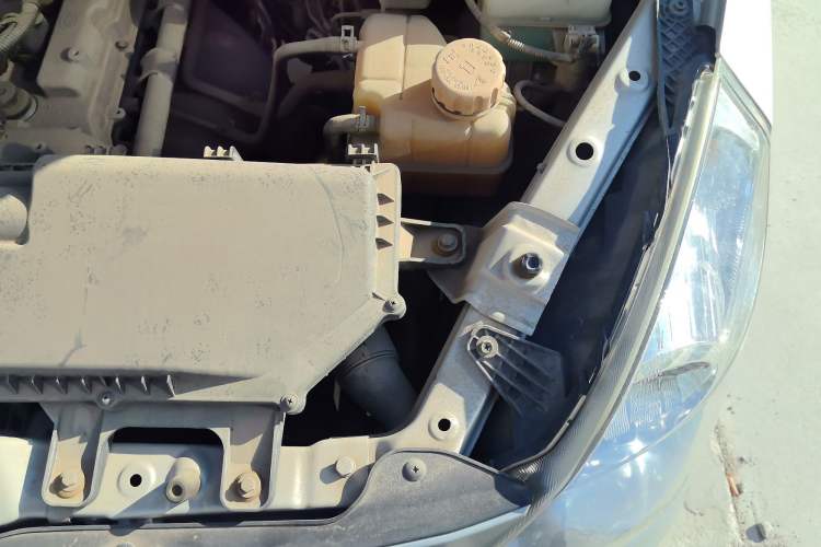 Used Wuling Zhiguang V 2017 1.2L Standard Version I LMH Engine Bay Left