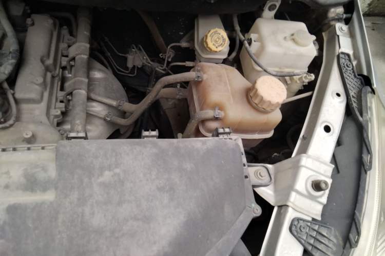 Used Wuling Zhiguang V 2017 1.2L Base Version LMH Engine Bay Left