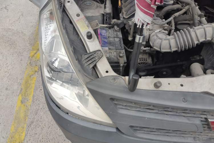 Used Wuling Zhiguang V 2017 1.2L Base Version LMH Engine Bay Right