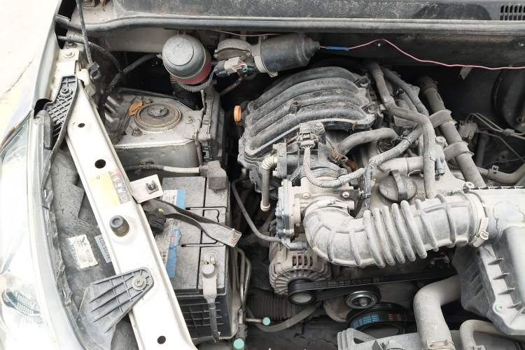 Used Wuling Zhiguang V 2017 1.2L Base Version LMH Engine Bay Right