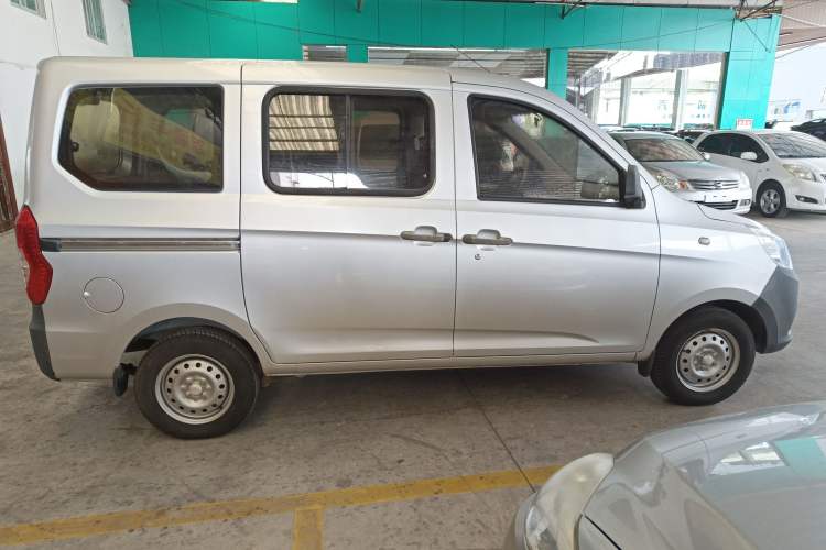 Used Wuling Zhiguang V 2017 1.2L Base Version LMH Exterior 2