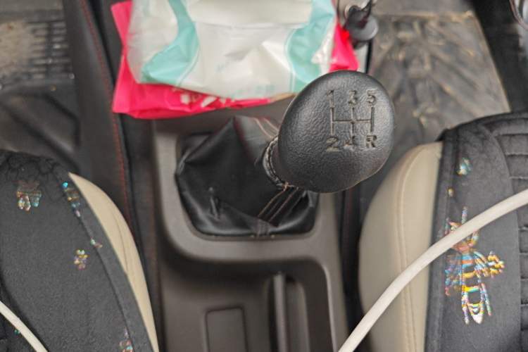 Used Wuling Zhiguang V 2017 1.2L Standard Version I LMH Gear Lever