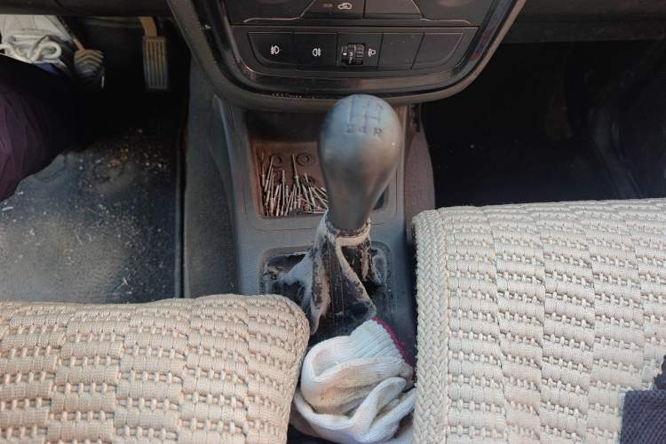 Used Wuling Zhiguang V 2017 1.2L Standard Version I LMH Gear Lever