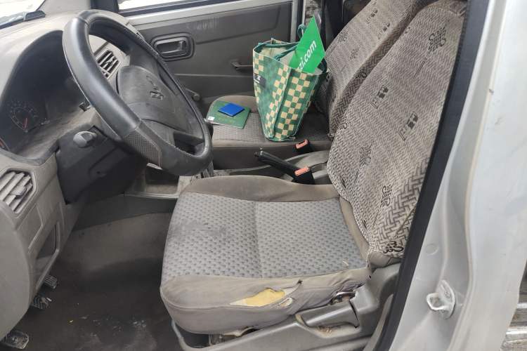 Used Wuling Zhiguang V 2017 1.2L Base Version LMH Left Front Seat
