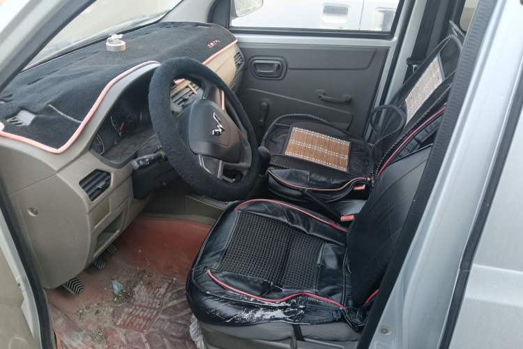 Used Wuling Zhiguang V 2017 1.2L Base Version LMH Left Front Seat