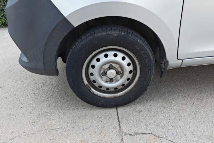 Used Wuling Zhiguang V 2017 1.2L Base Version LMH Left Front Wheel Hub
