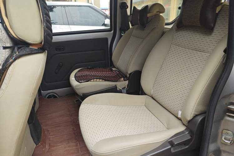 Used Wuling Zhiguang V 2017 1.2L Standard Version I LMH Left Rear Seat