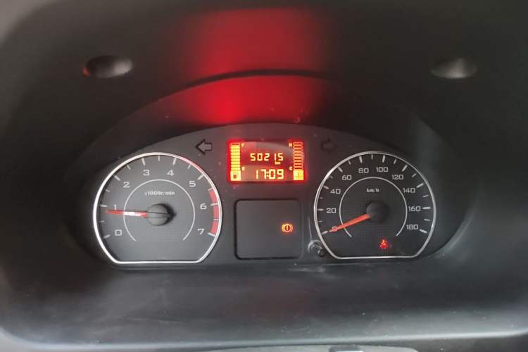 Used Wuling Zhiguang V 2017 1.2L Base Version LMH Odometer Close Up