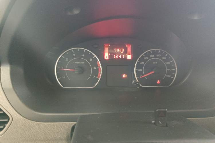 Used Wuling Zhiguang V 2017 1.2L Base Version LMH Odometer Close Up