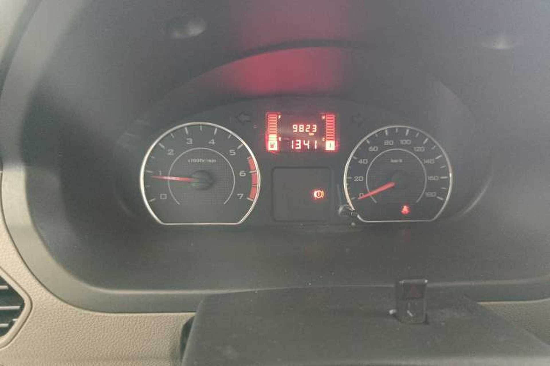 Used Wuling Zhiguang V 2017 1.2L Base Version LMH Odometer Close Up