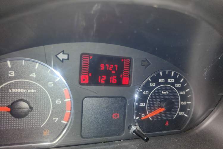 Used Wuling Zhiguang V 2017 1.2L Base Version LMH Odometer Close Up