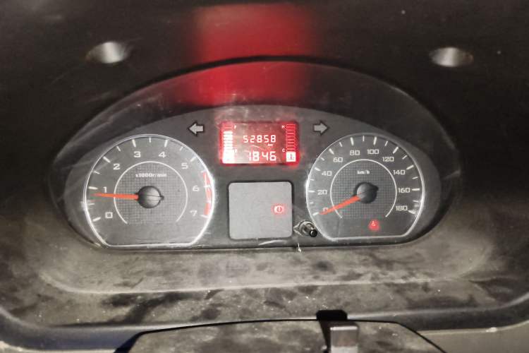 Used Wuling Zhiguang V 2017 1.2L Base Version LMH Odometer Close Up