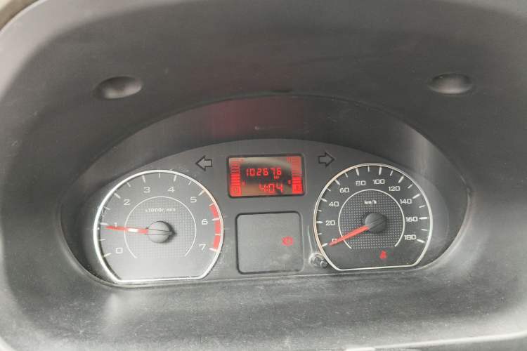 Used Wuling Zhiguang V 2017 1.2L Base Version LMH Odometer Close Up