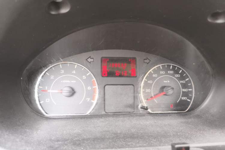 Used Wuling Zhiguang V 2017 1.2L Base Version LMH Odometer Close Up